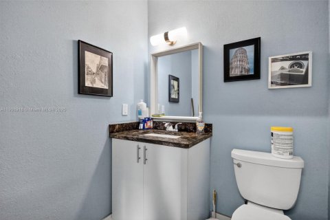 Commercial property in Hialeah, Florida № 1970333 - photo 17