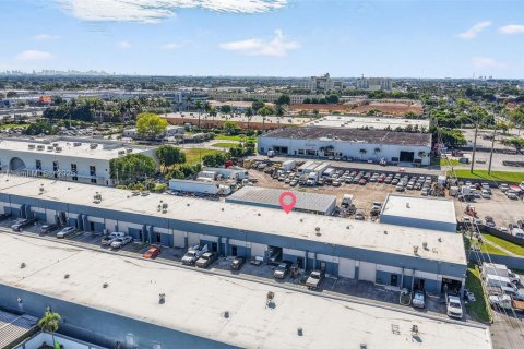 Commercial property in Hialeah, Florida № 1970333 - photo 22