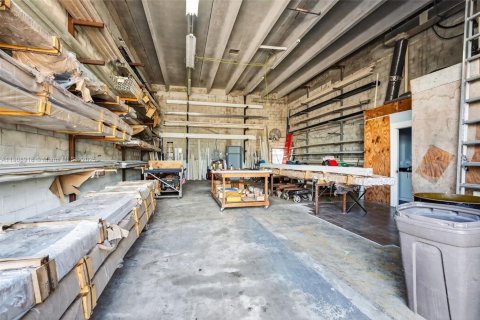 Commercial property in Hialeah, Florida № 1970333 - photo 5