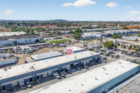 Commercial property in Hialeah, Florida № 1970333 - photo 21