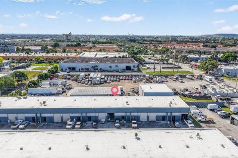 Commercial property in Hialeah, Florida № 1970333 - photo 20