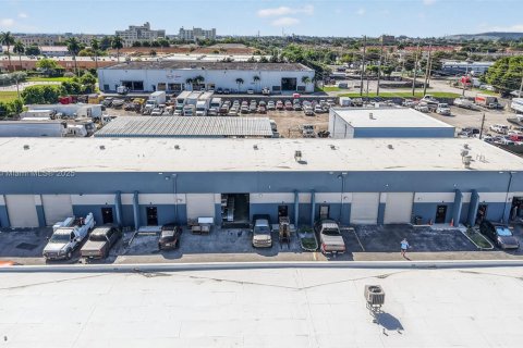 Commercial property in Hialeah, Florida № 1970333 - photo 18