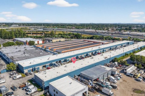 Commercial property in Hialeah, Florida № 1970333 - photo 27