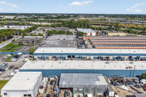 Commercial property in Hialeah, Florida № 1970333 - photo 24