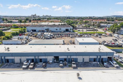 Commercial property in Hialeah, Florida № 1970333 - photo 19