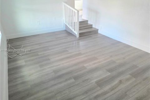 Casa en alquiler en Hollywood, Florida, 3 dormitorios, 69.12 m2 № 2023338 - foto 11