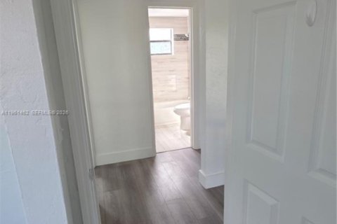 Casa en alquiler en Hollywood, Florida, 3 dormitorios, 69.12 m2 № 2023338 - foto 26