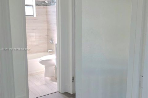 Casa en alquiler en Hollywood, Florida, 3 dormitorios, 69.12 m2 № 2023338 - foto 23