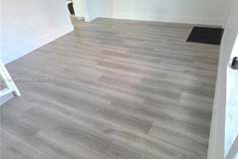 Casa en alquiler en Hollywood, Florida, 3 dormitorios, 69.12 m2 № 2023338 - foto 10