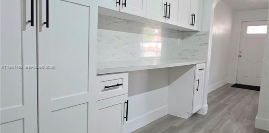 Casa en Hollywood, Florida 3 dormitorios, 69.12 m2 № 2023338