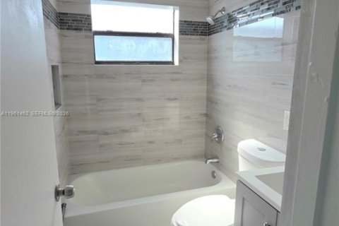Casa en alquiler en Hollywood, Florida, 3 dormitorios, 69.12 m2 № 2023338 - foto 19