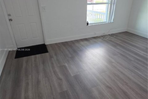Casa en alquiler en Hollywood, Florida, 3 dormitorios, 69.12 m2 № 2023338 - foto 9