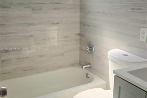 Casa en alquiler en Hollywood, Florida, 3 dormitorios, 69.12 m2 № 2023338 - foto 18