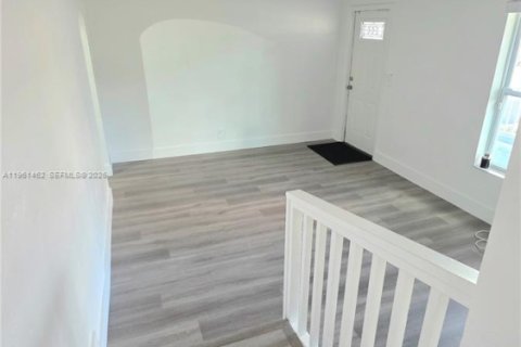 Casa en alquiler en Hollywood, Florida, 3 dormitorios, 69.12 m2 № 2023338 - foto 13