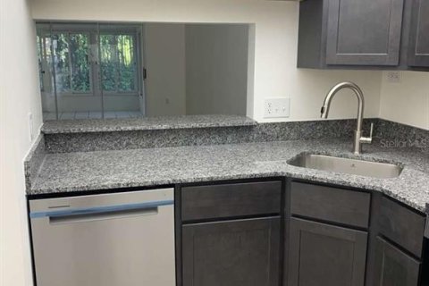 House in Hudson, Florida 2 bedrooms, 110.46 sq.m. № 2395843 - photo 3