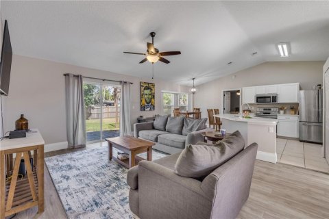 House in Edgewater, Florida 3 bedrooms, 130.43 sq.m. № 1662249 - photo 4