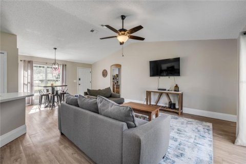 House in Edgewater, Florida 3 bedrooms, 130.43 sq.m. № 1662249 - photo 8