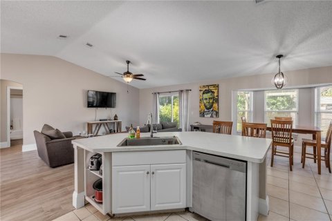 House in Edgewater, Florida 3 bedrooms, 130.43 sq.m. № 1662249 - photo 11