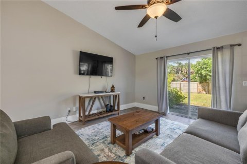 House in Edgewater, Florida 3 bedrooms, 130.43 sq.m. № 1662249 - photo 6