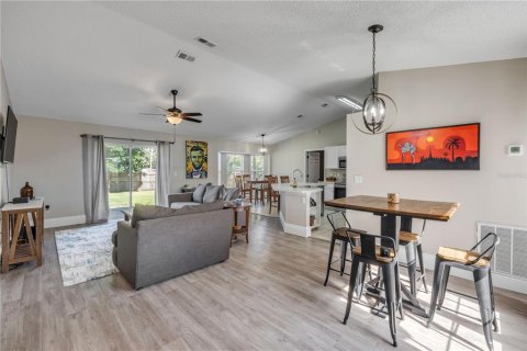 House in Edgewater, Florida 3 bedrooms, 130.43 sq.m. № 1662249 - photo 3