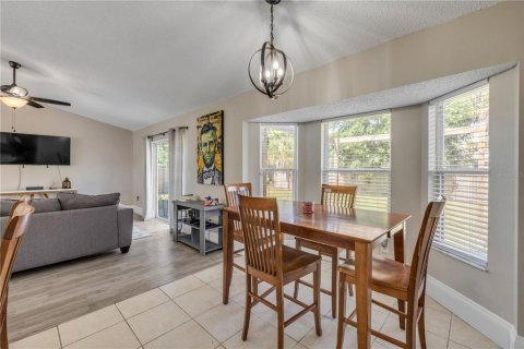 House in Edgewater, Florida 3 bedrooms, 130.43 sq.m. № 1662249 - photo 13