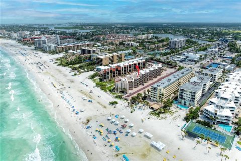 Купить кондоминиум в Сарасота, Флорида 5 комнат, 117.52м2, № 1824677 - фото 1