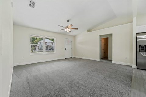 House in Orange City, Florida 3 bedrooms, 139.35 sq.m. № 1682993 - photo 9