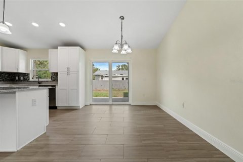 House in Orange City, Florida 3 bedrooms, 139.35 sq.m. № 1682993 - photo 16