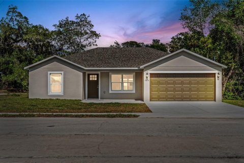 House in Orange City, Florida 3 bedrooms, 139.35 sq.m. № 1682993 - photo 1