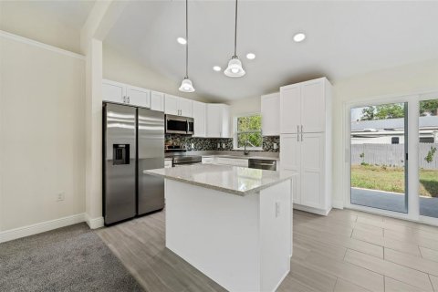 House in Orange City, Florida 3 bedrooms, 139.35 sq.m. № 1682993 - photo 12