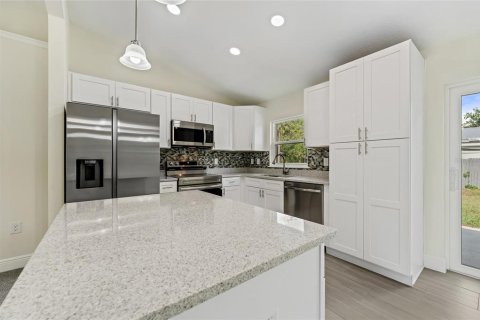 House in Orange City, Florida 3 bedrooms, 139.35 sq.m. № 1682993 - photo 11