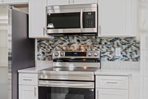 House in Orange City, Florida 3 bedrooms, 139.35 sq.m. № 1682993 - photo 15