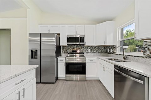 House in Orange City, Florida 3 bedrooms, 139.35 sq.m. № 1682993 - photo 10