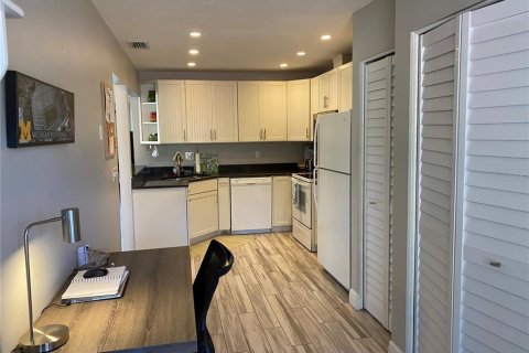Copropriété à louer à Sarasota, Floride: 2 chambres, 112.6 m2 № 2298573 - photo 11