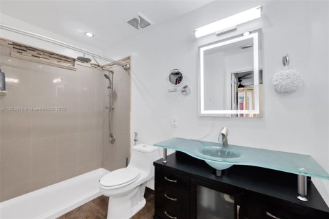Casa en venta en Miami, Florida, 3 dormitorios, 141.4 m2 № 1804268 - foto 8