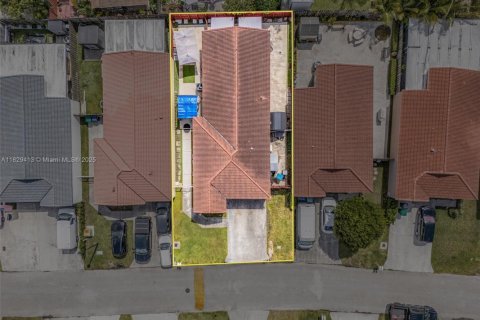 Casa en venta en Miami, Florida, 3 dormitorios, 141.4 m2 № 1804268 - foto 4
