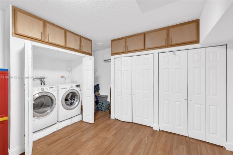 Casa en venta en Miami, Florida, 3 dormitorios, 141.4 m2 № 1804268 - foto 18