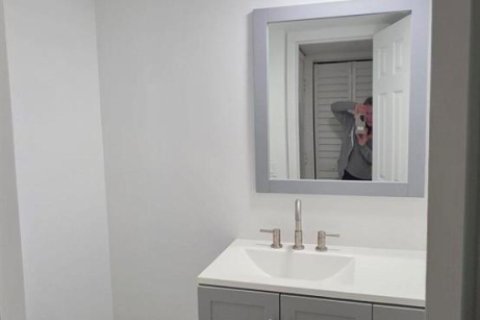 Copropriété à louer à Miami, Floride: 1 chambre, 67.35 m2 № 2387783 - photo 8