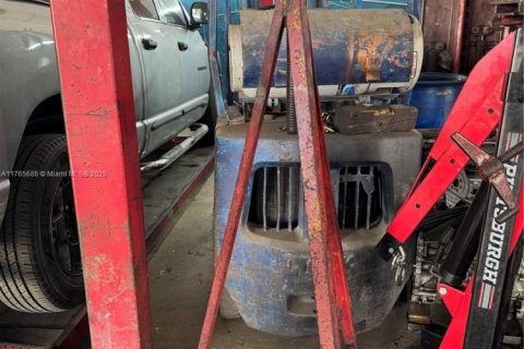 Commercial property in Opa-locka, Florida № 2046189 - photo 6