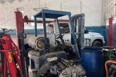 Commercial property in Opa-locka, Florida № 2046189 - photo 5