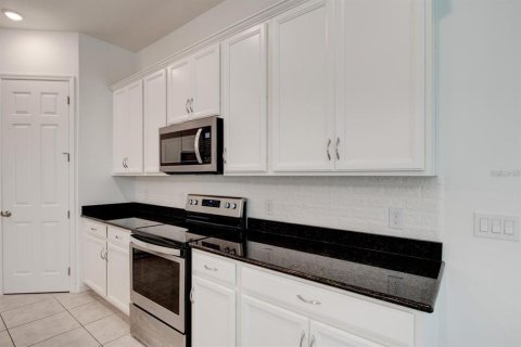 House in Winter Garden, Florida 4 bedrooms, 193.05 sq.m. № 2237459 - photo 20