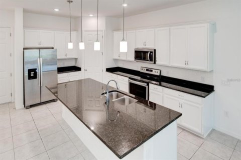 House in Winter Garden, Florida 4 bedrooms, 193.05 sq.m. № 2237459 - photo 13