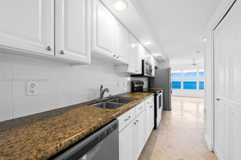 Copropriété à vendre à Fort Lauderdale, Floride: 2 chambres, 169.18 m2 № 1930250 - photo 11
