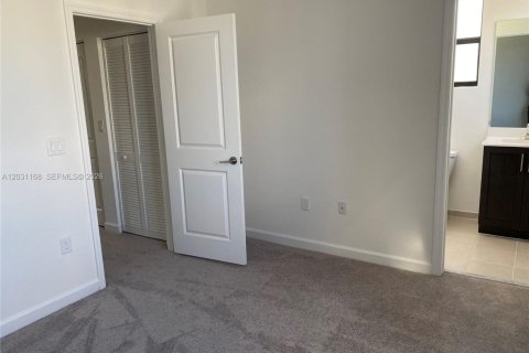 Touwnhouse à vendre à Miami, Floride: 3 chambres № 2258051 - photo 9