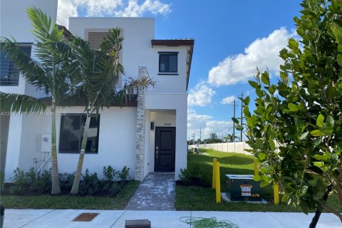 Adosado en Miami, Florida 3 dormitorios № 2258051