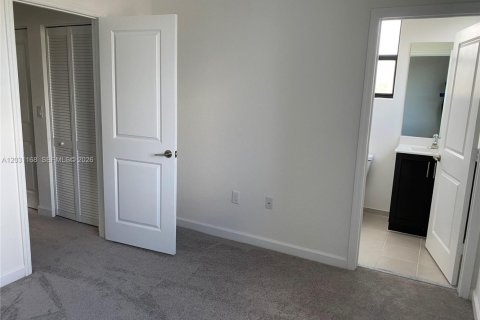 Touwnhouse à vendre à Miami, Floride: 3 chambres № 2258051 - photo 10