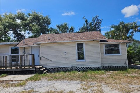 House in Saint Petersburg, Florida 2 bedrooms, 64.2 sq.m. № 2097343