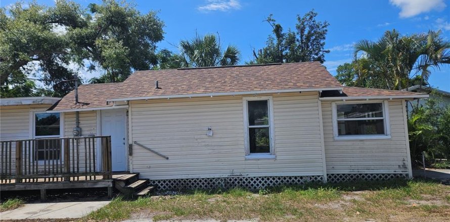 House in Saint Petersburg, Florida 2 bedrooms, 64.2 sq.m. № 2097343