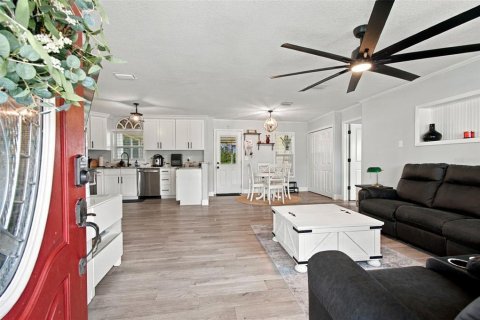House in Oldsmar, Florida 4 bedrooms, 113.71 sq.m. № 2416653 - photo 10