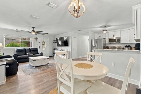 House in Oldsmar, Florida 4 bedrooms, 113.71 sq.m. № 2416653 - photo 8